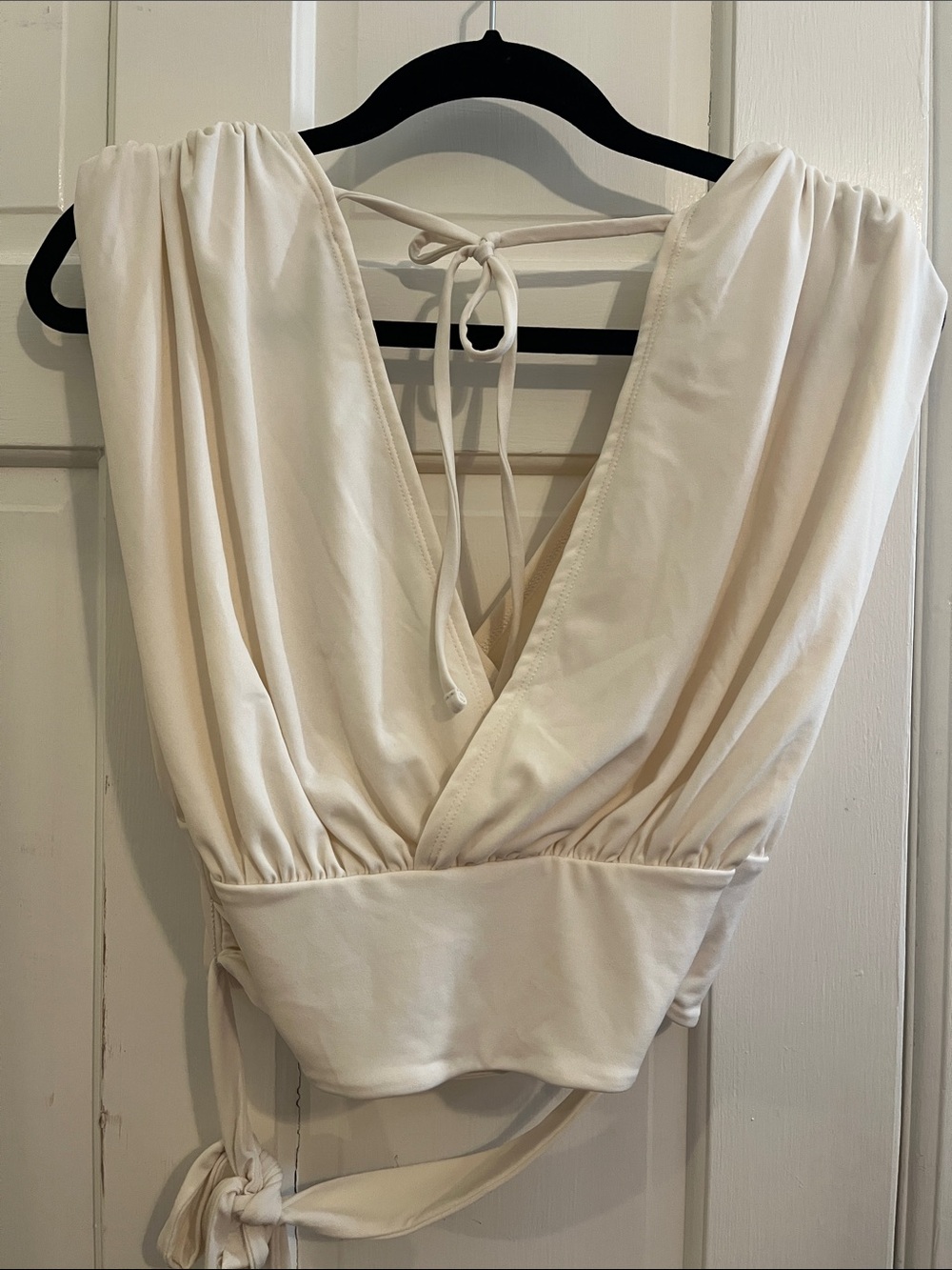 NWT Express Ivory Cream Ruched Shoulder Wrap Front Tie Back Crop Top Size M - Picture 3 of 5